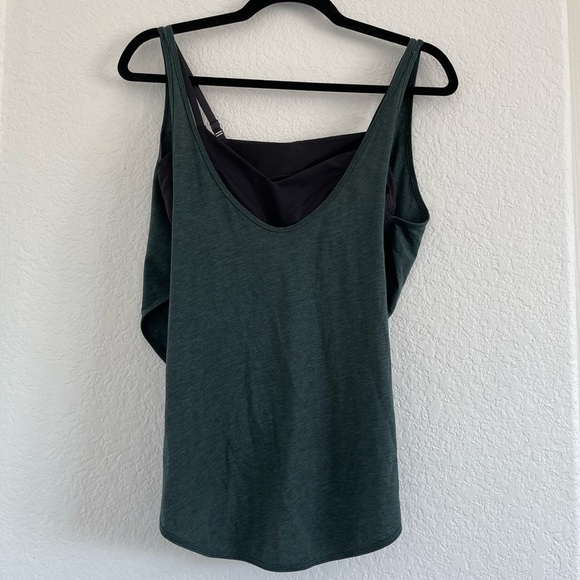 Lululemon layer tank top - Picture 1 of 3